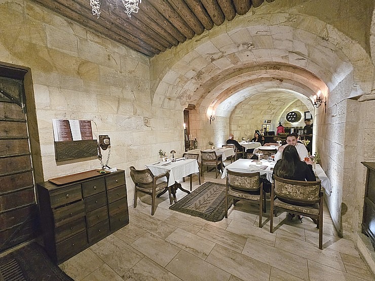 Sadarbībā ar «Turkish Airlines» izbaudām augstas klases restorānu «Kayakapi Premium Caves» Kapadokijā Sadarbībā ar «Turkish Airlines» izbaudām augstas klases restorānu «Kayakapi Premium Caves» Kapadokijā 364374