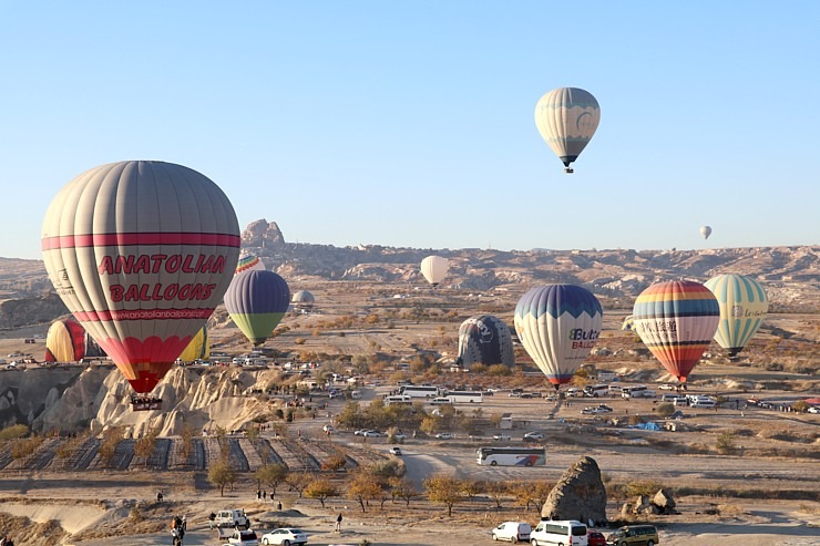 Sadarbībā ar «Turkish Airlines» saullēkta gaismā lidojam ar gandrīz 100 gaisa baloniem vienlaicīgi Sadarbībā ar «Turkish Airlines» saullēkta gaismā lidojam ar gandrīz 100 gaisa baloniem vienlaicīgi 364725