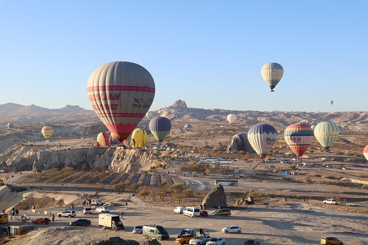 Sadarbībā ar «Turkish Airlines» saullēkta gaismā lidojam ar gandrīz 100 gaisa baloniem vienlaicīgi Sadarbībā ar «Turkish Airlines» saullēkta gaismā lidojam ar gandrīz 100 gaisa baloniem vienlaicīgi 364726