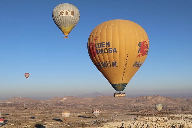 Sadarbībā ar «Turkish Airlines» saullēkta gaismā lidojam ar gandrīz 100 gaisa baloniem vienlaicīgi Sadarbībā ar «Turkish Airlines» saullēkta gaismā lidojam ar gandrīz 100 gaisa baloniem vienlaicīgi 364733