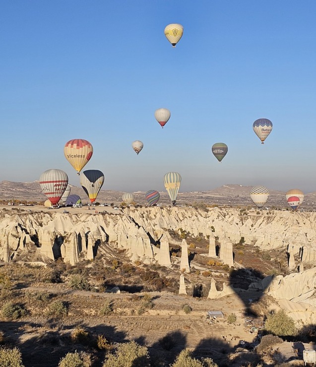 Sadarbībā ar «Turkish Airlines» saullēkta gaismā lidojam ar gandrīz 100 gaisa baloniem vienlaicīgi Sadarbībā ar «Turkish Airlines» saullēkta gaismā lidojam ar gandrīz 100 gaisa baloniem vienlaicīgi 364734