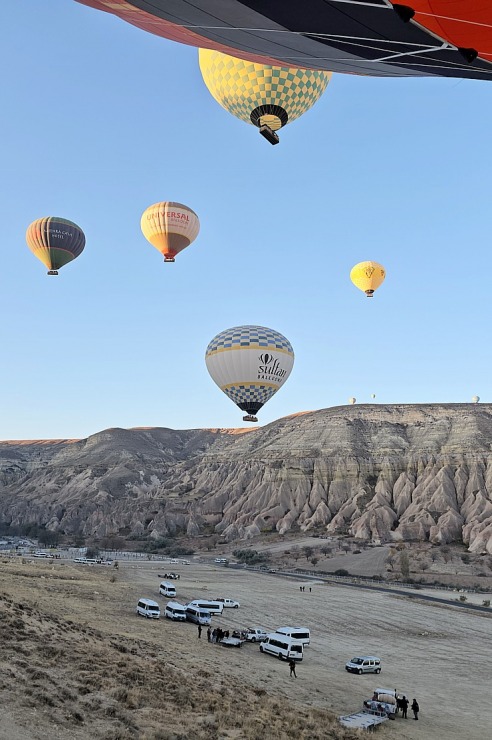 Sadarbībā ar «Turkish Airlines» saullēkta gaismā lidojam ar gandrīz 100 gaisa baloniem vienlaicīgi Sadarbībā ar «Turkish Airlines» saullēkta gaismā lidojam ar gandrīz 100 gaisa baloniem vienlaicīgi 364716