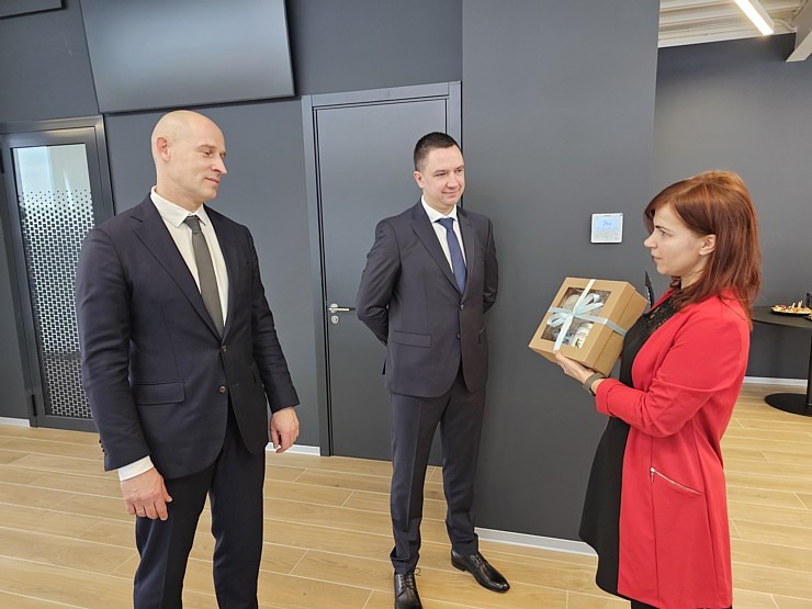 Mercedes Benz oficiālais pārstāvis Latvijā VEHO atklāj jaunu servisa centru Mārupē ar elektrisko G klasi Mercedes Benz oficiālais pārstāvis Latvijā VEHO atklāj jaunu servisa centru Mārupē ar elektrisko G klasi 365075