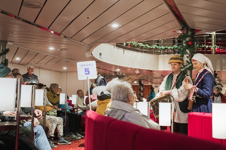 Ar vācu kompānijas «Phoenix Reisen» kuģa «Amadea» vizīti Rīgā iesākusies ziemas kruīzu sezona. Foto: Viesturs Jūgs Ar vācu kompānijas «Phoenix Reisen» kuģa «Amadea» vizīti Rīgā iesākusies ziemas kruīzu sezona. Foto: Viesturs Jūgs 365201