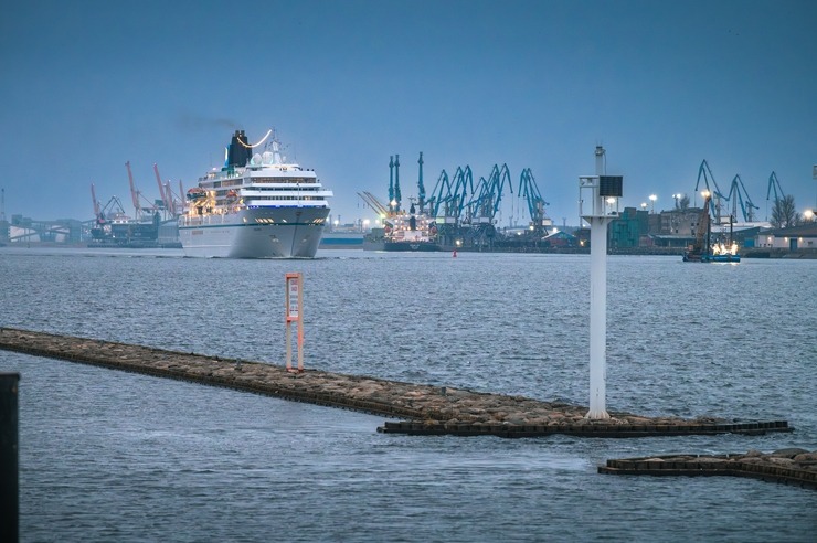 Ar vācu kompānijas «Phoenix Reisen» kuģa «Amadea» vizīti Rīgā iesākusies ziemas kruīzu sezona. Foto: Viesturs Jūgs Ar vācu kompānijas «Phoenix Reisen» kuģa «Amadea» vizīti Rīgā iesākusies ziemas kruīzu sezona. Foto: Viesturs Jūgs 365192