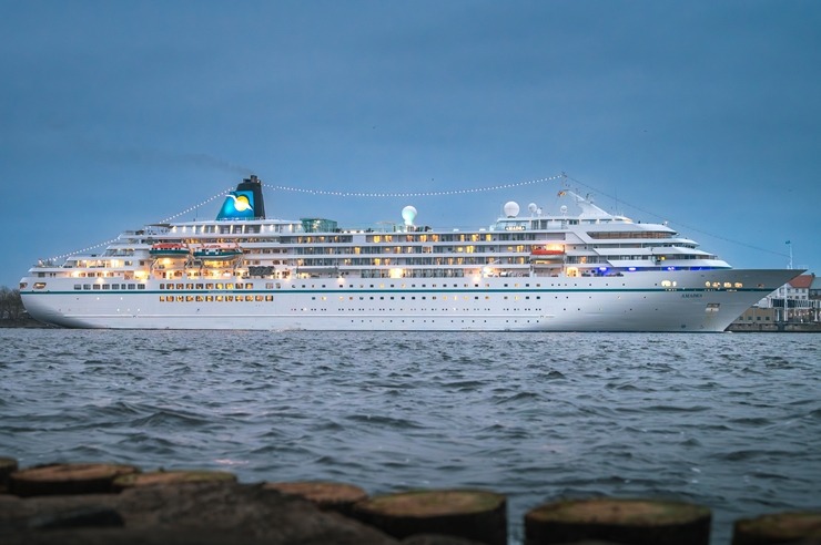 Ar vācu kompānijas «Phoenix Reisen» kuģa «Amadea» vizīti Rīgā iesākusies ziemas kruīzu sezona. Foto: Viesturs Jūgs Ar vācu kompānijas «Phoenix Reisen» kuģa «Amadea» vizīti Rīgā iesākusies ziemas kruīzu sezona. Foto: Viesturs Jūgs 365193