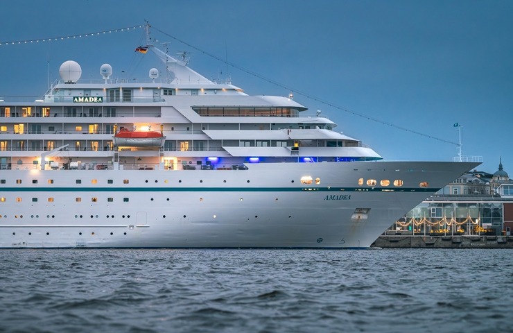 Ar vācu kompānijas «Phoenix Reisen» kuģa «Amadea» vizīti Rīgā iesākusies ziemas kruīzu sezona. Foto: Viesturs Jūgs Ar vācu kompānijas «Phoenix Reisen» kuģa «Amadea» vizīti Rīgā iesākusies ziemas kruīzu sezona. Foto: Viesturs Jūgs 365194