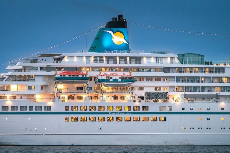 Ar vācu kompānijas «Phoenix Reisen» kuģa «Amadea» vizīti Rīgā iesākusies ziemas kruīzu sezona. Foto: Viesturs Jūgs Ar vācu kompānijas «Phoenix Reisen» kuģa «Amadea» vizīti Rīgā iesākusies ziemas kruīzu sezona. Foto: Viesturs Jūgs 365195