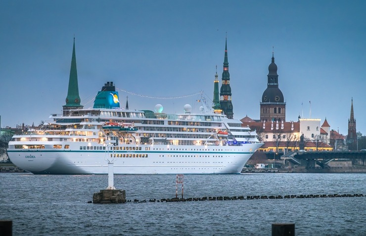 Ar vācu kompānijas «Phoenix Reisen» kuģa «Amadea» vizīti Rīgā iesākusies ziemas kruīzu sezona. Foto: Viesturs Jūgs Ar vācu kompānijas «Phoenix Reisen» kuģa «Amadea» vizīti Rīgā iesākusies ziemas kruīzu sezona. Foto: Viesturs Jūgs 365197