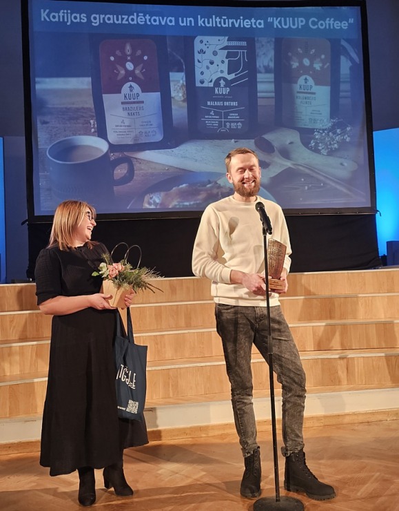 Latgales Tūrisma gada balvas 2024 laureāti tiek apbalvoti un sumināti Daugavpilī - Gada amatnieks – Kafijas grauzdētava un kultūrvieta “KUUP Coffee“ Latgales Tūrisma gada balvas 2024 laureāti tiek apbalvoti un sumināti Daugavpilī - Gada amatnieks – Kafijas grauzdētava un kultūrvieta “KUUP Coffee“ 365393