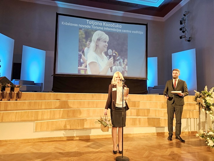 Latgales Tūrisma gada balvas 2024 laureāti tiek apbalvoti un sumināti Daugavpilī - Tūrisma profesionālis – Tatjana Kozačuka Krāslavas novada Tūrisma i Latgales Tūrisma gada balvas 2024 laureāti tiek apbalvoti un sumināti Daugavpilī - Tūrisma profesionālis – Tatjana Kozačuka Krāslavas novada Tūrisma i 365367