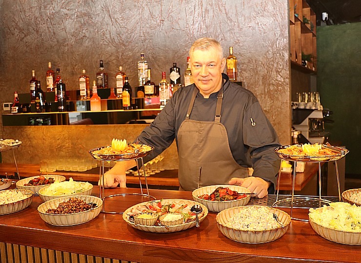Jaunais Vecrīgas restorāns «3 Seasons» un šefpavārs Ingmārs Ladigs rīko pirmās vēlās brokastis jeb branču. Telefons: +371 29218599, Audēju iela 15 vai Jaunais Vecrīgas restorāns «3 Seasons» un šefpavārs Ingmārs Ladigs rīko pirmās vēlās brokastis jeb branču. Telefons: +371 29218599, Audēju iela 15 vai 365963