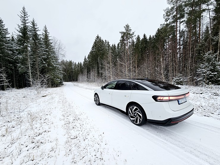 Ar jauno Volkswagen ID.7 ceļojam uz viesu namu «Bergervilla» Valkas novadā 366027