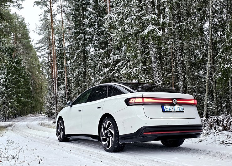 Ar jauno Volkswagen ID.7 ceļojam uz viesu namu «Bergervilla» Valkas novadā 366028