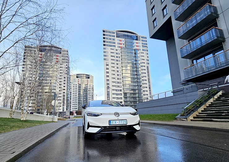 Ar jauno Volkswagen ID.7 ceļojam uz viesu namu «Bergervilla» Valkas novadā 366016