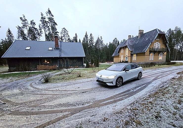 Ar jauno Volkswagen ID.7 ceļojam uz viesu namu «Bergervilla» Valkas novadā 366040