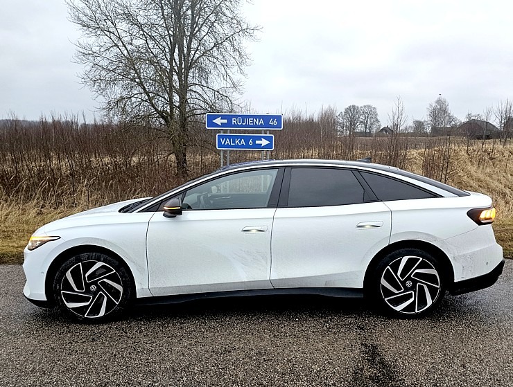 Ar jauno Volkswagen ID.7 ceļojam uz viesu namu «Bergervilla» Valkas novadā 366044
