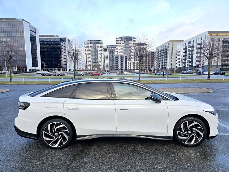 Ar jauno Volkswagen ID.7 ceļojam uz viesu namu «Bergervilla» Valkas novadā 366019