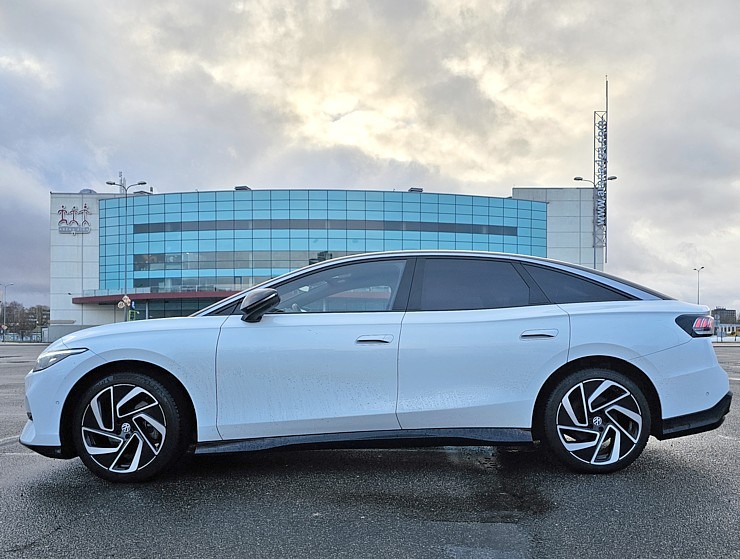 Ar jauno Volkswagen ID.7 ceļojam uz viesu namu «Bergervilla» Valkas novadā 366020