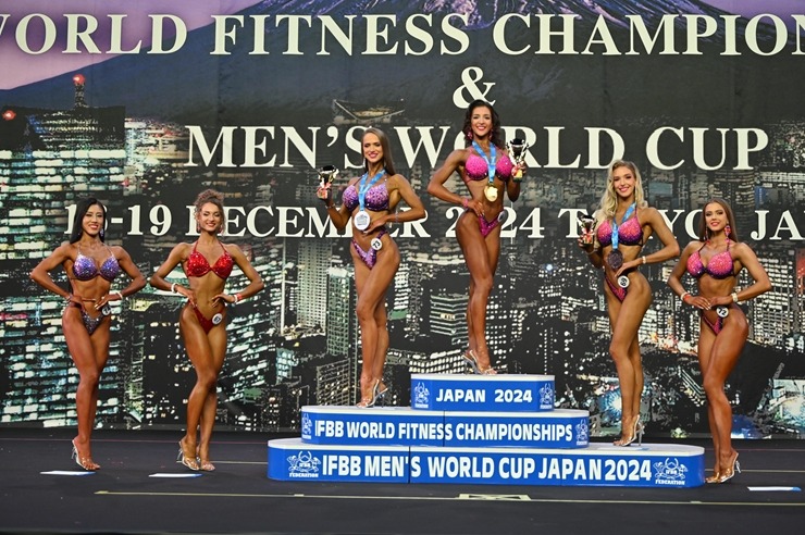 No Japānas atgriezusies Latvijas komanda, kas veiksmīgi ņēma dalību IFBB Pasaules čempionātā. Foto: Kristīne Vederņikova No Japānas atgriezusies Latvijas komanda, kas veiksmīgi ņēma dalību IFBB Pasaules čempionātā. Foto: Kristīne Vederņikova 366379