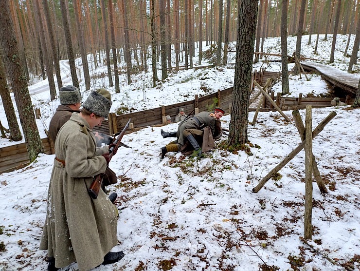 Latvijas patrioti Mārupes novada Antiņu kapos atceras Ziemassvētku kaujas ar cīņu rekonstrukciju. Foto: Juris Smaļinskis. Vairāk informācijas - milita Latvijas patrioti Mārupes novada Antiņu kapos atceras Ziemassvētku kaujas ar cīņu rekonstrukciju. Foto: Juris Smaļinskis. Vairāk informācijas - milita 366720