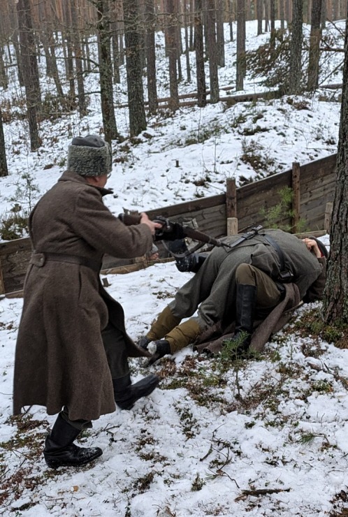 Latvijas patrioti Mārupes novada Antiņu kapos atceras Ziemassvētku kaujas ar cīņu rekonstrukciju. Foto: Juris Smaļinskis. Vairāk informācijas - milita Latvijas patrioti Mārupes novada Antiņu kapos atceras Ziemassvētku kaujas ar cīņu rekonstrukciju. Foto: Juris Smaļinskis. Vairāk informācijas - milita 366732