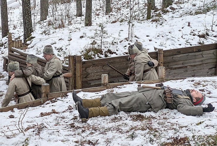 Latvijas patrioti Mārupes novada Antiņu kapos atceras Ziemassvētku kaujas ar cīņu rekonstrukciju. Foto: Juris Smaļinskis. Vairāk informācijas - milita Latvijas patrioti Mārupes novada Antiņu kapos atceras Ziemassvētku kaujas ar cīņu rekonstrukciju. Foto: Juris Smaļinskis. Vairāk informācijas - milita 366722