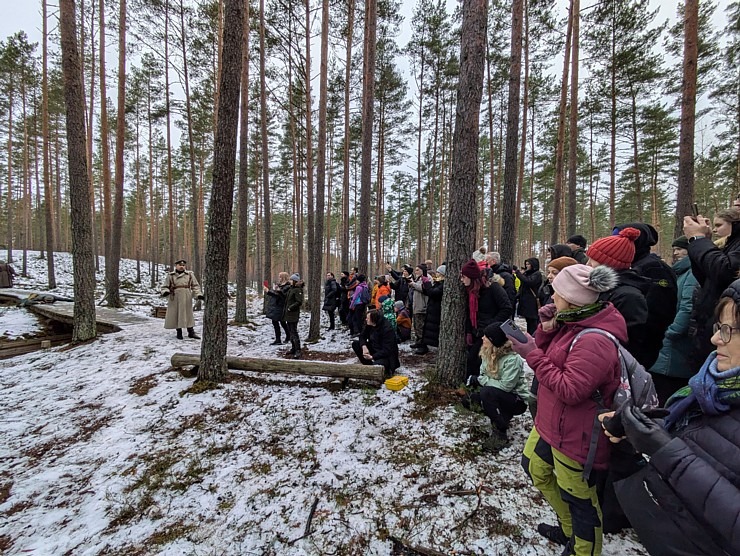 Latvijas patrioti Mārupes novada Antiņu kapos atceras Ziemassvētku kaujas ar cīņu rekonstrukciju. Foto: Juris Smaļinskis. Vairāk informācijas - milita Latvijas patrioti Mārupes novada Antiņu kapos atceras Ziemassvētku kaujas ar cīņu rekonstrukciju. Foto: Juris Smaļinskis. Vairāk informācijas - milita 366724