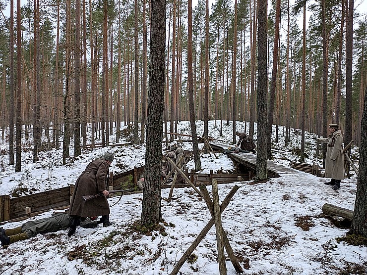 Latvijas patrioti Mārupes novada Antiņu kapos atceras Ziemassvētku kaujas ar cīņu rekonstrukciju. Foto: Juris Smaļinskis. Vairāk informācijas - milita Latvijas patrioti Mārupes novada Antiņu kapos atceras Ziemassvētku kaujas ar cīņu rekonstrukciju. Foto: Juris Smaļinskis. Vairāk informācijas - milita 366727