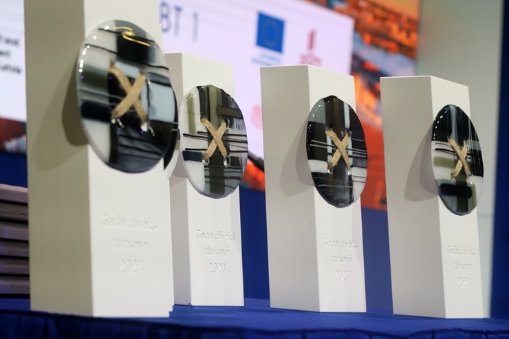 «GADA CILVĒKS TŪRISMĀ 2024» apbalvošanas ceremonija tūrisma izstādē «Balttour 2025». Foto: Rojs Maizītis «GADA CILVĒKS TŪRISMĀ 2024» apbalvošanas ceremonija tūrisma izstādē «Balttour 2025». Foto: Rojs Maizītis 367314
