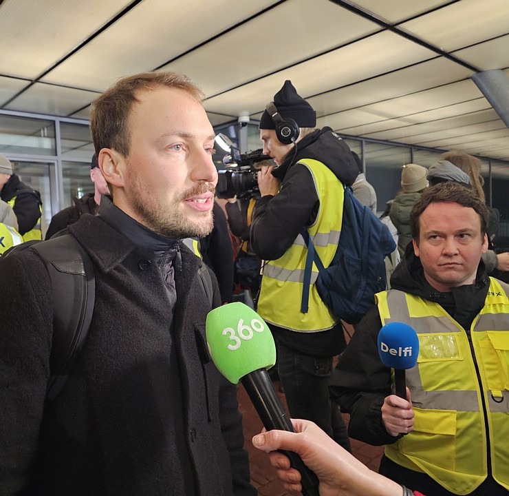 «Straume» ar «Oskaru» pārraksta Latvijas kino vēsturi un atgriežas ar «airBaltic» lidmašīnu dzimtenē «Straume» ar «Oskaru» pārraksta Latvijas kino vēsturi un atgriežas ar «airBaltic» lidmašīnu dzimtenē 368548