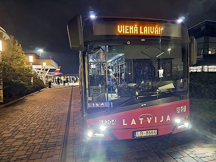 «Straume» ar «Oskaru» pārraksta Latvijas kino vēsturi un atgriežas ar «airBaltic» lidmašīnu dzimtenē «Straume» ar «Oskaru» pārraksta Latvijas kino vēsturi un atgriežas ar «airBaltic» lidmašīnu dzimtenē 368552