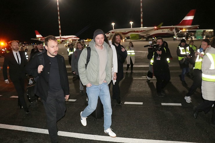 «Straume» ar «Oskaru» pārraksta Latvijas kino vēsturi un atgriežas ar «airBaltic» lidmašīnu dzimtenē «Straume» ar «Oskaru» pārraksta Latvijas kino vēsturi un atgriežas ar «airBaltic» lidmašīnu dzimtenē 368536