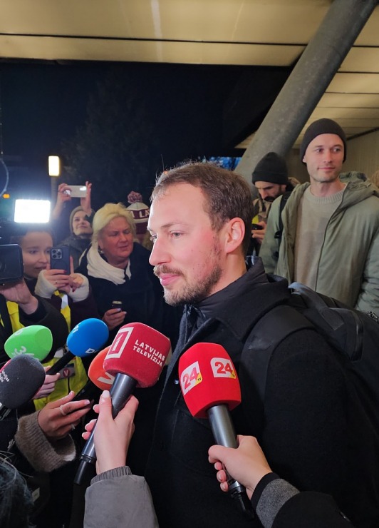 «Straume» ar «Oskaru» pārraksta Latvijas kino vēsturi un atgriežas ar «airBaltic» lidmašīnu dzimtenē «Straume» ar «Oskaru» pārraksta Latvijas kino vēsturi un atgriežas ar «airBaltic» lidmašīnu dzimtenē 368538