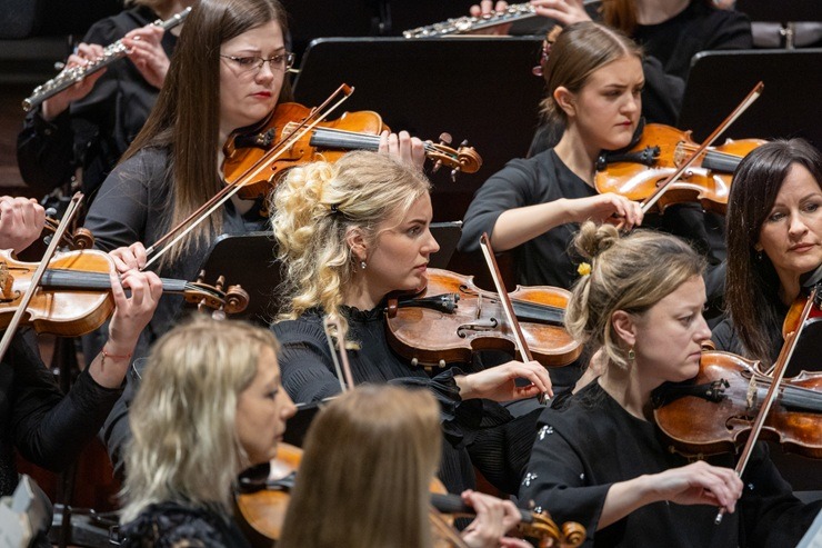 Zvaigznes mirdz Liepājā: Zvaigžņu festivāls noris pilsētas 400 gadu zīmē 368893