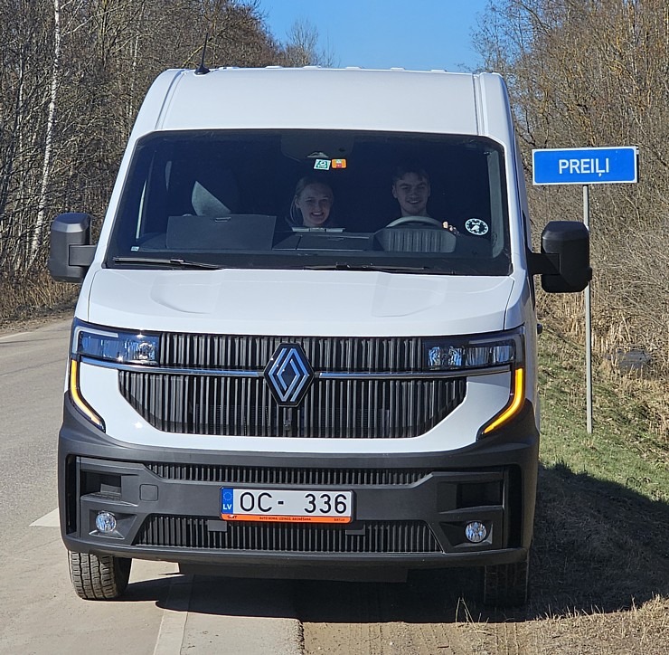 Sadarbībā ar auto nomu «Sixt Latvija» lauku krancis Rio iegūst jaunu suņa būdu Latgalē 369154