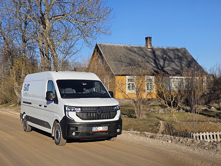 Sadarbībā ar auto nomu «Sixt Latvija» lauku krancis Rio iegūst jaunu suņa būdu Latgalē 369157