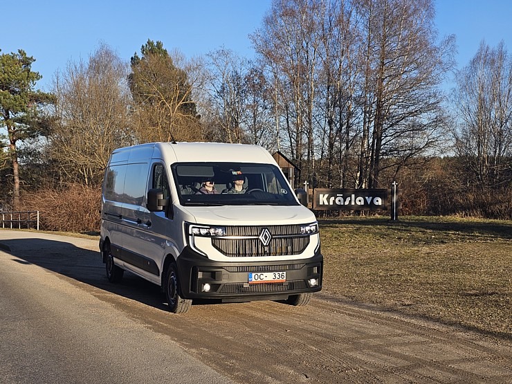 Sadarbībā ar auto nomu «Sixt Latvija» lauku krancis Rio iegūst jaunu suņa būdu Latgalē 369167