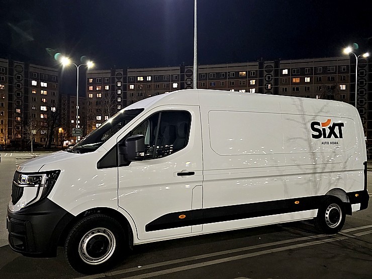 Sadarbībā ar auto nomu «Sixt Latvija» lauku krancis Rio iegūst jaunu suņa būdu Latgalē 369172