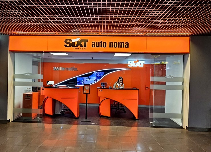 Sadarbībā ar auto nomu «Sixt Latvija» lauku krancis Rio iegūst jaunu suņa būdu Latgalē 369173