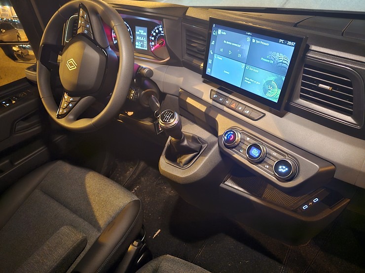 Sadarbībā ar auto nomu «Sixt Latvija» lauku krancis Rio iegūst jaunu suņa būdu Latgalē 369148
