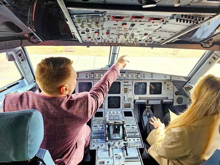 Lidsabiedrība «SmartLynx Airlines» iepazīstina Travelnews.lv ar lidmašīnu «Airbus A321» un kompānijas biznesu Lidsabiedrība «SmartLynx Airlines» iepazīstina Travelnews.lv ar lidmašīnu «Airbus A321» un kompānijas biznesu 369206