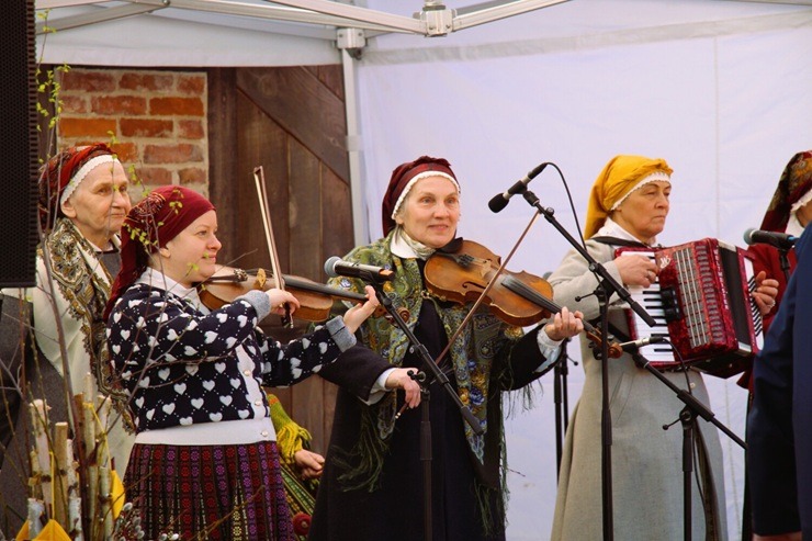 Jelgavā Dzīvesziņas un arodu sētā līksmi nosvinēti pavasara saulgrieži 369237