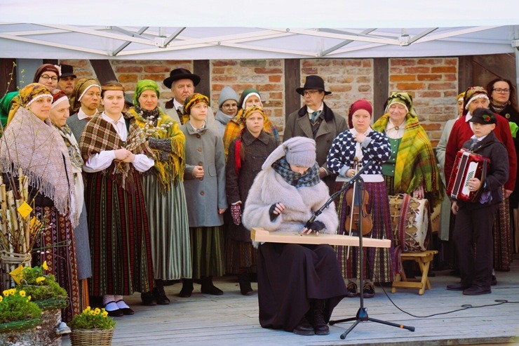 Jelgavā Dzīvesziņas un arodu sētā līksmi nosvinēti pavasara saulgrieži 369223