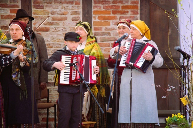 Jelgavā Dzīvesziņas un arodu sētā līksmi nosvinēti pavasara saulgrieži 369226