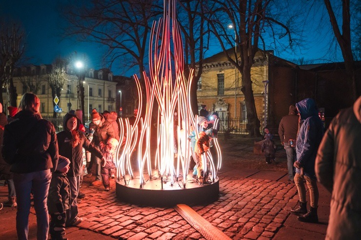 Liepāja 400 gadu jubilejas svinībās iekrāsojas spožās gaismās 369241