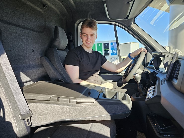 Sadarbībā ar auto nomu «Sixt Latvija» ceļojam ar jauno kravas furgonu «Renault Master» uz Latgali Sadarbībā ar auto nomu «Sixt Latvija» ceļojam ar jauno kravas furgonu «Renault Master» uz Latgali 369265