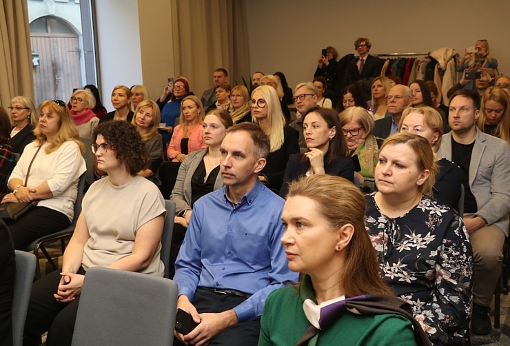 Lidsabiedrība «airBaltic» kopā ar partneriem aicina lidot uz un caur Amsterdamu 369305