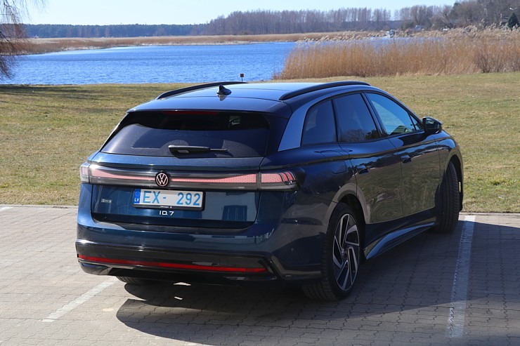 Ceļojam ar jauno elektrisko «Volkswagen ID.7 Tourer» 369362
