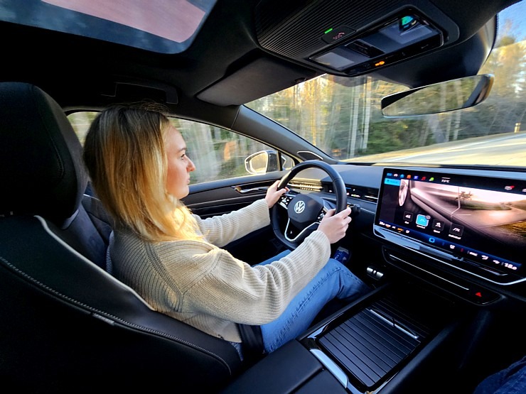 Ceļojam ar jauno elektrisko «Volkswagen ID.7 Tourer» 369372